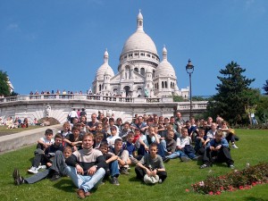 Bonifanti před bazilikou Sacre Coeur v Paříži
